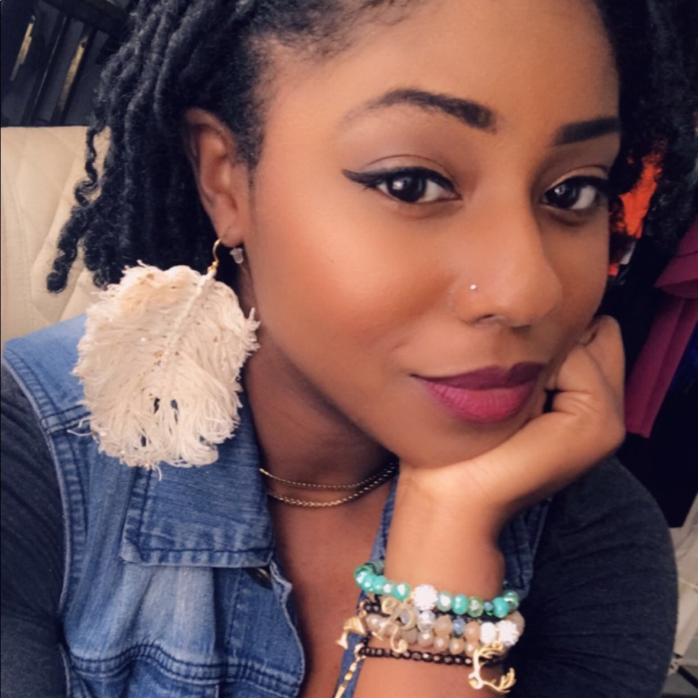 Meet your Posher, Alesha